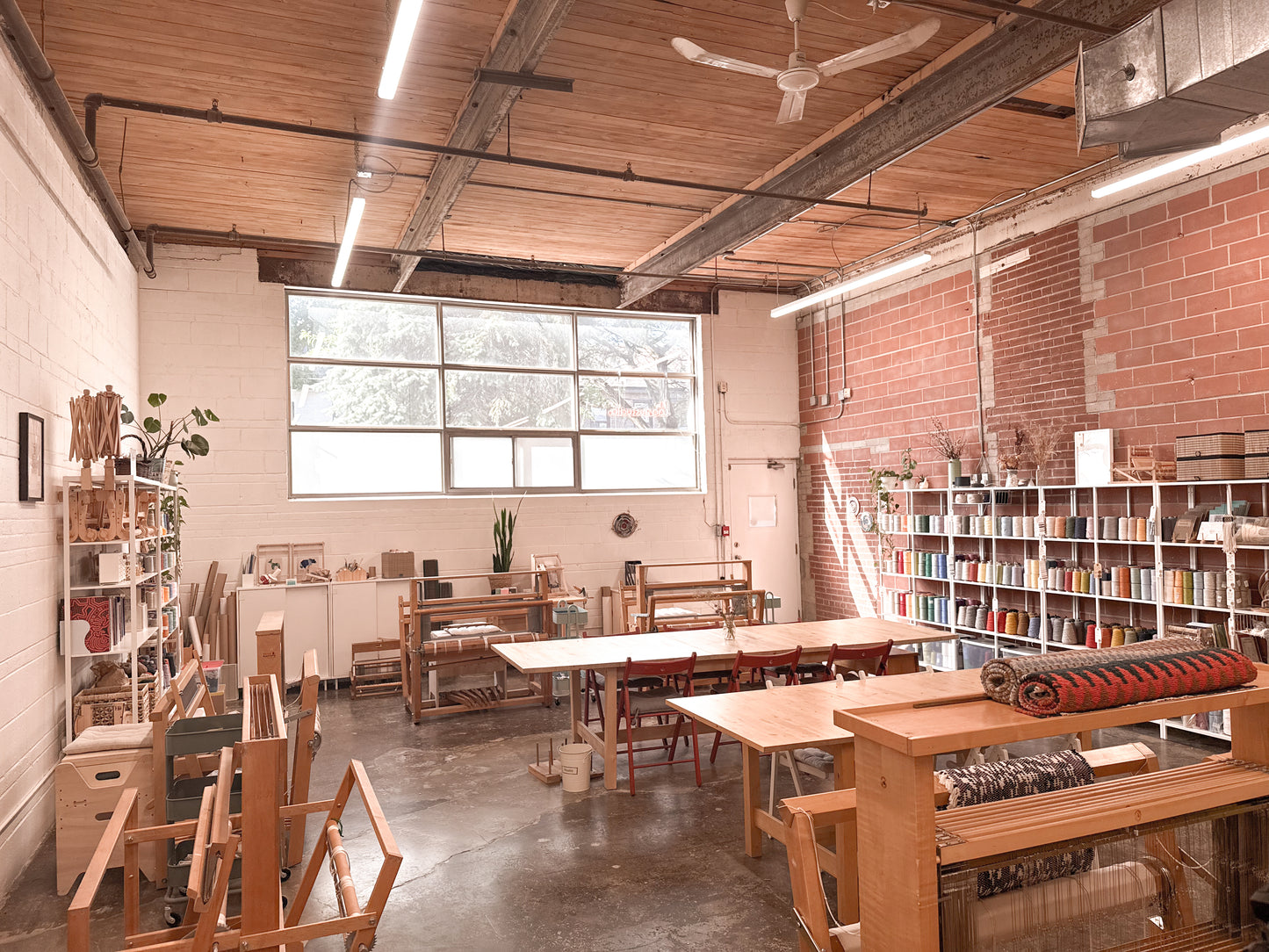 Loom rental in Studio