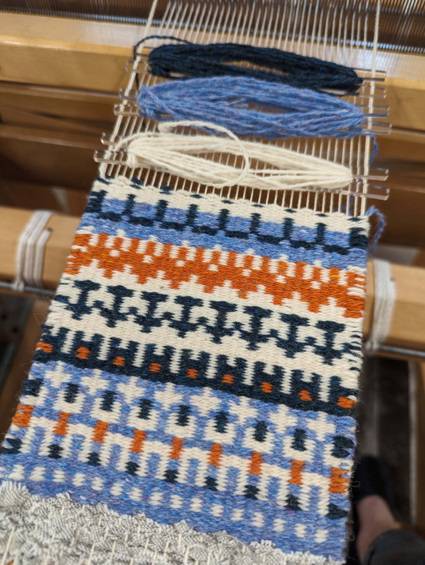 Level 3: Krokbragd Pattern Mug Rugs – Table/Floor Loom Weaving (coming soon)
