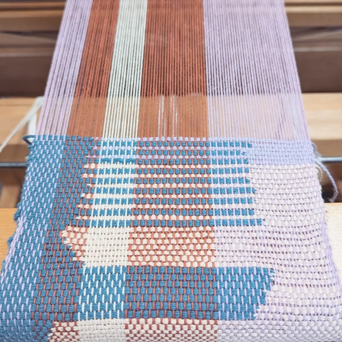 Color-block weaving on loom